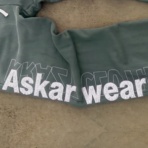 Pantalon de survêtement vert pour homme Askar Wear Inc, taille élastique avec cordon de serrage, style streetwear décontracté, en coton mi-lourd, imprimé lettres sur la jambe gauche - Product Image 3