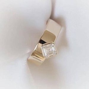 Precioso anillo de banda ancha con diamante de corte Asscher de 1.01 quilates cultivado en laboratorio para unisex, oro macizo de 14 quilates, regalo sorpresa para boda, joyería. - Product Image 4