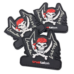 Étiquette en PVC personnalisée OEM ODM pour équipements et sacs de plein air, patch en PVC à coudre avec motif en caoutchouc en relief, fabriqué au Pakistan - Product Image 6