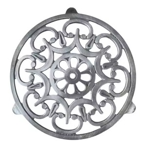 Sous-plat rond en métal noir mat moderne, motif pétale ajouré, minimaliste, antidérapant, pour protection de table et comptoir - Product Image 6