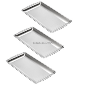Bandejas de servicio rectangulares plateadas elegantes con acabado suave y Diseño Contemporáneo, perfectas para una cena elegante y entretenida - Product Image 1