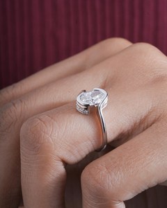 Anillo de banda cruzada de moissanita de corte ovalado de 2 quilates para mujer, plata 925 original, regalo sorpresa para novias - Product Image 6