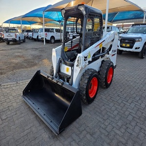 Chargeuse compacte professionnelle Bobcat S550 pour travaux de construction lourds, offrant des performances élevées et une longue durée de vie. - Product Image 6