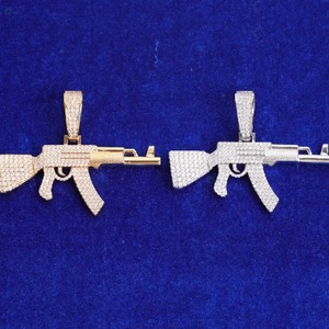 จี้ปืน AK47 ฮิปฮอป เงินแท้ 925 ประดับโมอิสซาไนต์แบบไมโครเพฟ สำหรับผู้ชาย เหมาะสำหรับงานปาร์ตี้ หรูหรา ชุบทอง 18K - Product Image 1