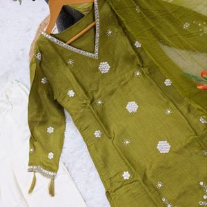 Kurti de viscosa pura con bordado de lentejuelas y dupatta de nazmin pesado, conjunto de traje de diseñador para fiestas étnicas, al por mayor - Product Image 4
