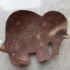 Jabonera de madera combinada con bandeja de drenaje de cáscara de coco con diferentes diseños para jabones en barra - Product Image 3