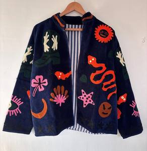 Chaqueta de Safari de Terciopelo Lujosa con Bordado a Mano de Estampado Animal, Ecológica, Estilo Boho Hippie para Mujer, Talla Única, para Otoño - Product Image 1