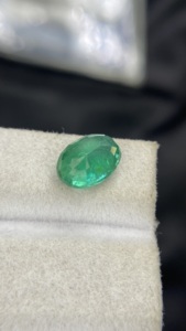 Émeraude naturelle zambienne certifiée IGI, taille ovale, avec une bonne qualité de lustre, pierre précieuse non montée, 2,53 carats - Product Image 6