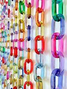 Nouvelle Sculpture Artistique Classique en Résine à Maillons de Chaîne Colorés, Décoration d'Intérieur Ronde Circulaire Faite à la Main, Motif Coulé Artisanal - Product Image 1