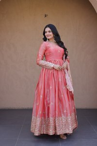 Salwar Kameez Anarkali Tradicional Indio de Organza con Bordado Floral de Seda, Cuello en V, Sin Tirantes, Cintura Alta, Largo hasta el Suelo, para Mujer - Product Image 5