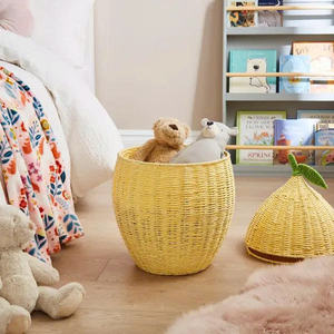 Una pieza divertida y funcional que ilumina tu espacio con una original cesta de almacenamiento con forma de limón para niños. - Product Image 2