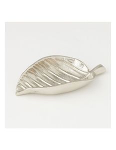 Plat de service en aluminium sculpté en forme de feuille pour une présentation décorative de table, offrant un accent artistique unique et une fonction de service. - Product Image 4