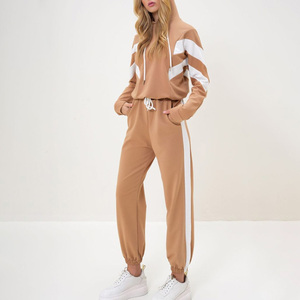 Ensemble de survêtement léger et performant pour femme, personnalisable, séchage rapide, idéal pour l'entraînement et les activités sportives en extérieur - Product Image 2