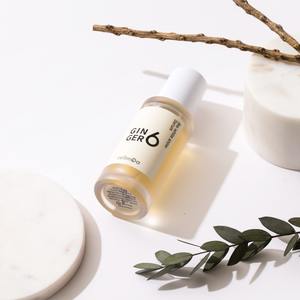 Suero facial rejuvenecedor de 30 ml con extracto natural de jengibre, niacinamida, péptidos y ácido hialurónico para iluminar y combatir la piel apagada. - Product Image 1