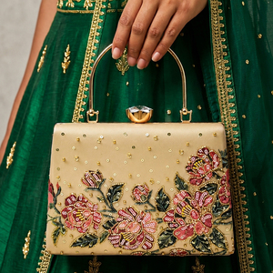 Pochette de luxe ornée de fleurs dorées, sac artisanal de créateur - Product Image 3