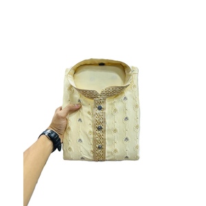 ผ้าแจ็คการ์ดผ้าไหมปักลายสำหรับผู้ชายแบบดั้งเดิมพร้อมชุดนอนสีขาว - Product Image 1