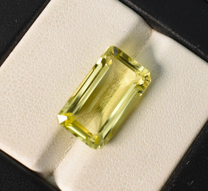 Piedra Preciosa de Cuarzo Limón Natural en Forma de Octágono 16.5X9.5X6 mm 7.15 ct - Product Image 1