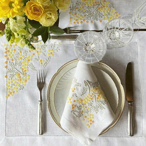 Ensemble de sets de table et serviettes de luxe personnalisés en lin 100% brodé, lavables, style vintage traditionnel motif fleur de mimosa, avec ourlet festonné, pour la maison - Product Image 3