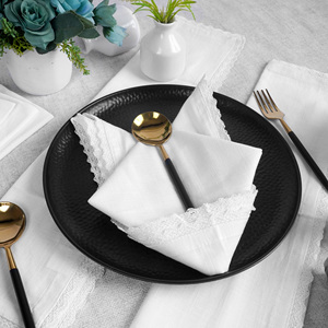Serviette en tissu carrée blanche avec bordure en dentelle, réutilisable, écologique, durable, 20x20 pouces, pour la maison, les mariages, les restaurants - Product Image 2