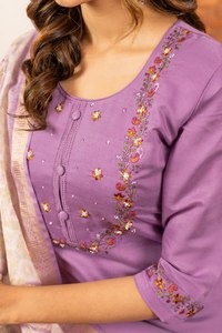 Ensemble élégant Kurti, pantalon et dupatta en soie brodée Marina avec dupatta en maslin à imprimé numérique - Product Image 2