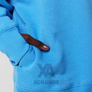 Sudadera Varsity Personalizada para Mujer, Cuello Alto, Estilo Holgado, con Bordado de Logotipo Frontal y Diseño Gráfico con Letras - Product Image 3