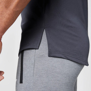 Chemises de compression OEM pour hommes, coupe athlétique personnalisée, tissu polyester respirant et à séchage rapide, idéales pour la salle de sport et les séances de fitness. - Product Image 6