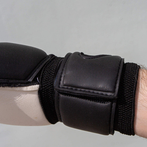 Football Goalkeeper Gloves Full Finger Latex Non-Slip Breathable Adjustable Wrist <b>Strap</b> Unisex Powerful Catch Finger Thumb - Product Image 2
