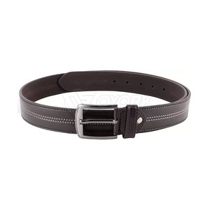 Ceinture en cuir tendance avec une finition soignée et une sangle réglable pour des looks décontractés et formels - Product Image 5