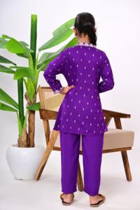 Conjunto de Salwar Kameez Moderno de Alta Calidad, Largo hasta el Suelo, de Algodón Elástico de Secado Rápido, con Estampado Floral Morado para Niñas, con Protección Solar - Product Image 2
