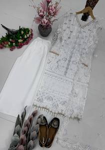 Ensemble Kurta en coton blanc brodé avec pantalon palazzo, coupe ample traditionnelle, longueur cheville, tenue ethnique style Inde Pakistan - Product Image 4