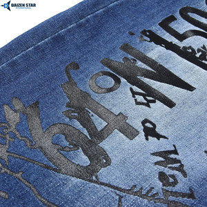 กางเกงคาร์โก้ผู้ชายสไตล์ลำลอง ผ้ายีนส์ฟอกสีอ่อน เอวกลาง ปักลาย ระบายอากาศได้ดี เป็นมิตรกับสิ่งแวดล้อม แห้งเร็ว มีซิปและกระดุม สตรีทแวร์ - Product Image 5