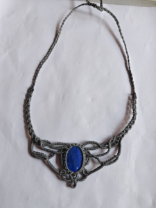 Collar de Macramé Gris Hecho a Mano con Cabujón Ovalado de Labradorita y Luna Creciente Dorada, Joyería Boho para Mujer - Product Image 4
