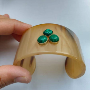 Bracelet manchette ethnique bohème en corne de buffle naturelle polie, écologique, incrusté de pierres précieuses, fait main, bijoux pour femme ZEHRA - Product Image 1