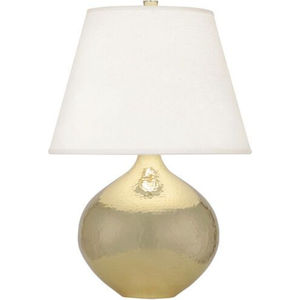 Lámpara de Mesa de Latón Martillado al por Mayor, Estilo Antiguo, Acabado en Latón, Iluminación Decorativa para Mesita de Noche con Pantalla de Tela Crema para Uso en Hoteles - Product Image 3