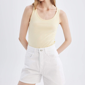 Estas camisetas sin mangas para mujer son fabricadas en Pakistán por un exportador mayorista y incluyen un servicio profesional de acabado y empaquetado. - Product Image 3