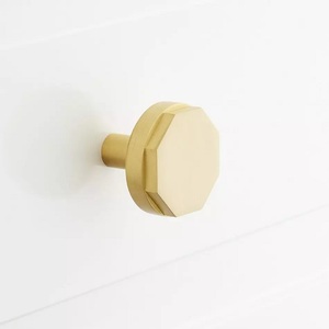 Pomo de latón con acabado dorado minimalista en forma de hoja, diseño moderno, tirador novedoso para muebles, cajones y puertas, metal de alta calidad. - Product Image 2