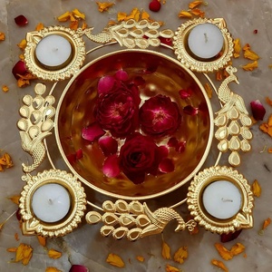 Ensemble de lampes à huile traditionnelles en laiton pour Diwali avec motif de paon plaqué or pour les cérémonies religieuses et la décoration Pooja - Product Image 5