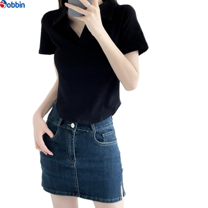Polo femme à col polo, coupe ample et confortable, avec ourlet incurvé et motif imprimé, pour l'été – Vêtements pour femme en marque propre - Product Image 2
