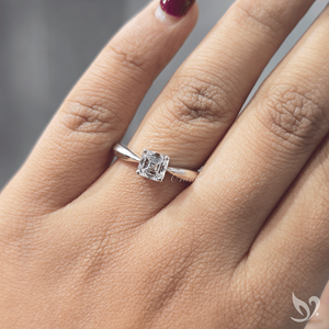 Anillo de compromiso geométrico de oro blanco de 10K con diamante de laboratorio de 1.0 quilates con corte Asscher y tallo pellizcado, regalo de boda de oro. - Product Image 4