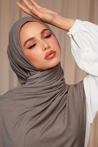 Voile Hijab en Modal Premium en Gros avec Sous-Hijab Assorti, Doux, Respirant, Léger, Couleurs Personnalisées, Motif à Petits Points - Product Image 4
