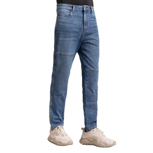 Jeans en denim délavé respirant et résistant pour homme, fabriqué au Pakistan, garantissant une matière durable et un confort optimal. - Product Image 6