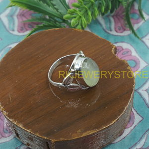 Bague en argent avec pierre précieuse naturelle Prehnite, design feuille fait main, large, style vintage, bijou de guérison, cadeau pour femmes et hommes - Product Image 2