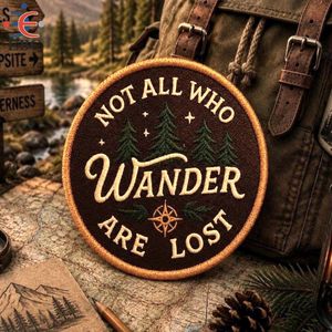 Parche Termoadhesivo/Aplicación Cosida 'No Todos los que Caminan Están Perdidos' para Senderismo y Camping, Aventura al Aire Libre, para Ropa, Chalecos, Chaquetas y Gorras - Product Image 1