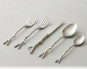 Juego de cubiertos de metal de diseño nórdico con acabado mate, apto para lavavajillas, con mango en forma de rama, para cubertería de boda. - Product Image 1