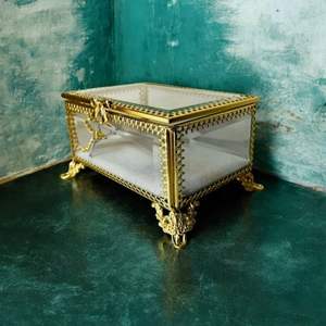 Boîte à bijoux de luxe en laiton antique et verre, rectangulaire, avec filigrane, pour rangement et présentation de bibelots, PN ARTWARE - Product Image 6