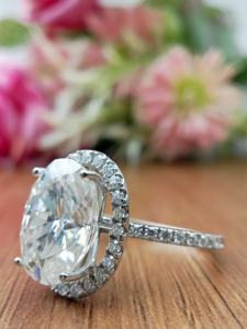 แหวนแต่งงานเพชรทรงโอวัล ดีไซน์เรียบหรู คัตติ้งบริลเลียนท์ สี D ขาว  เพชรเพาะเลี้ยงในห้องปฏิบัติการ  โรสโกลด์  รับรองโดย IGI - Product Image 2