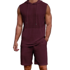 Combinaison de jogging respirante grande taille avec logo personnalisé pour hommes, ensembles courts 2 pièces avec broderie sérigraphie, style estival décontracté - Product Image 1