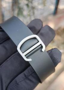 Montre de luxe dorée à diamants, best-seller, avec index lumineux pour les soirées, disponible à la vente - Product Image 4