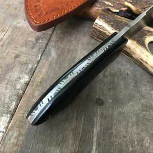 Cuchillo de Caza Hecho a Mano de Acero de Damasco con Mango de Micarta y Funda de Cuero Fino, Cuchillo de Caza y Camping de 8 Pulgadas - Product Image 4