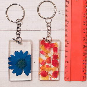 Nouveau porte-clés original en résine florale artisanale, design traditionnel, fleurs pressées, prix de gros - Product Image 6